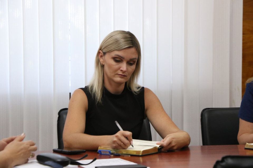 Ольга Урайкина: Сегодня, совместно с главой администрации Бахчисарайского района Анжеликой Ястребовой, провели заседание рабочей группы, на которой присутствовали - и.о. заместителя администрации Бахчисарайского района по... Ольга Урайкина: Сегодня, совместно с главой администрации Бахчисарайского района Анжеликой Ястребовой, провели заседание рабочей группы, на которой присутствовали - и.о. заместителя администрации Бахчисарайского района по...