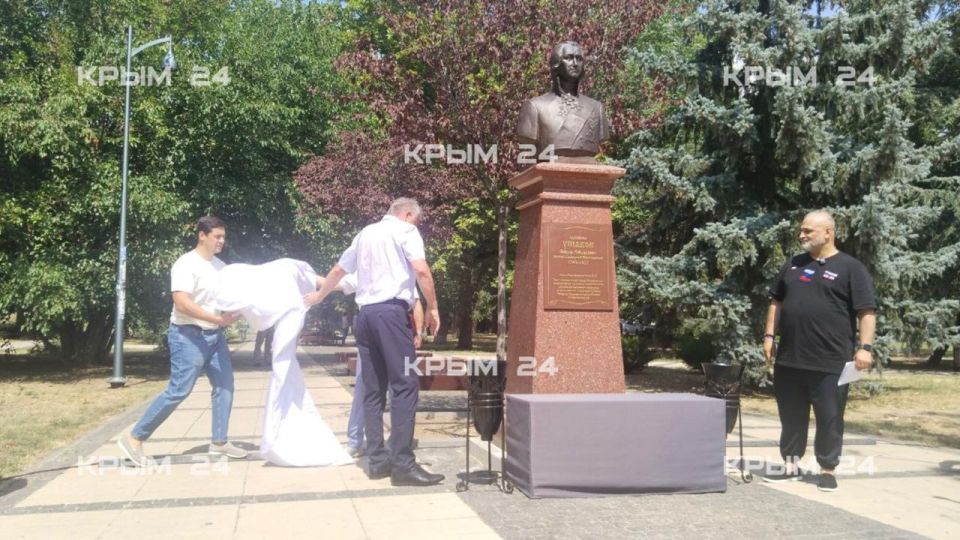 В Симферополе открыли бюст русского флотоводца Фёдора Ушакова