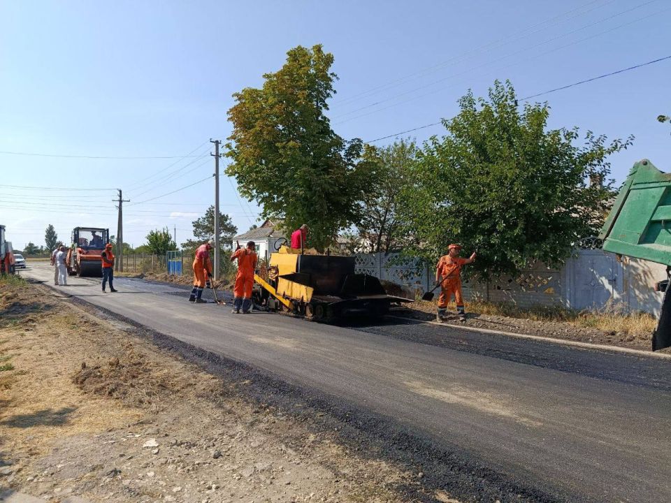 Антон Кравец: В рамках мероприятий по улучшению качества автомобильных дорог на территории Республики Крым в нашем районе ведутся работы по ремонту картами проблемных участков автомобильной дороги в с. Ивановка Антон Кравец: В рамках мероприятий по улучшению качества автомобильных дорог на территории Республики Крым в нашем районе ведутся работы по ремонту картами проблемных участков автомобильной дороги в с. Ивановка