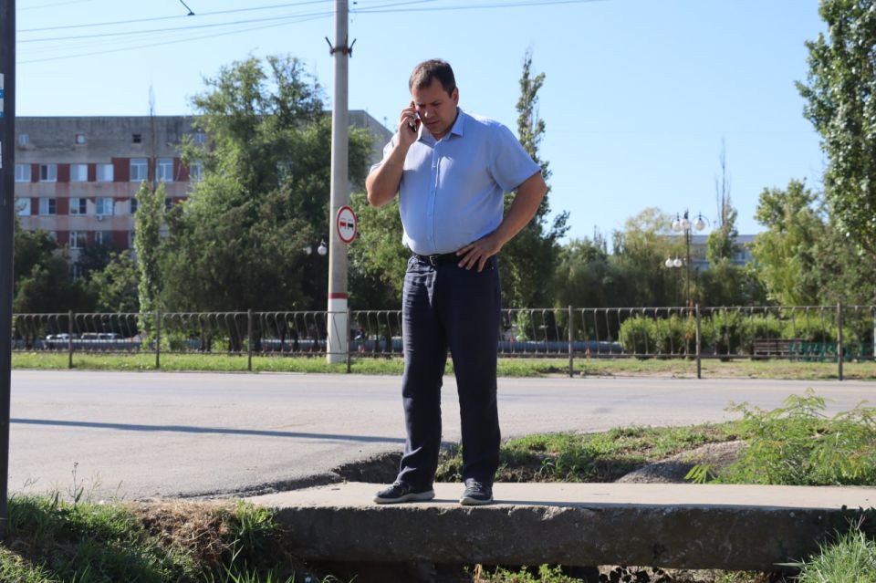 В Керчи продолжается работа по плановой очистке ливневых канализаций В Керчи продолжается работа по плановой очистке ливневых канализаций