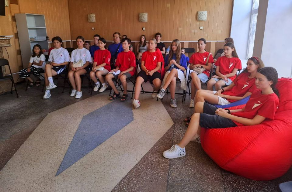 Алексей Зинченко: В муниципальном молодежном центре Раздольненского района встретились с активистами Движения Первых и Юнармии Алексей Зинченко: В муниципальном молодежном центре Раздольненского района встретились с активистами Движения Первых и Юнармии