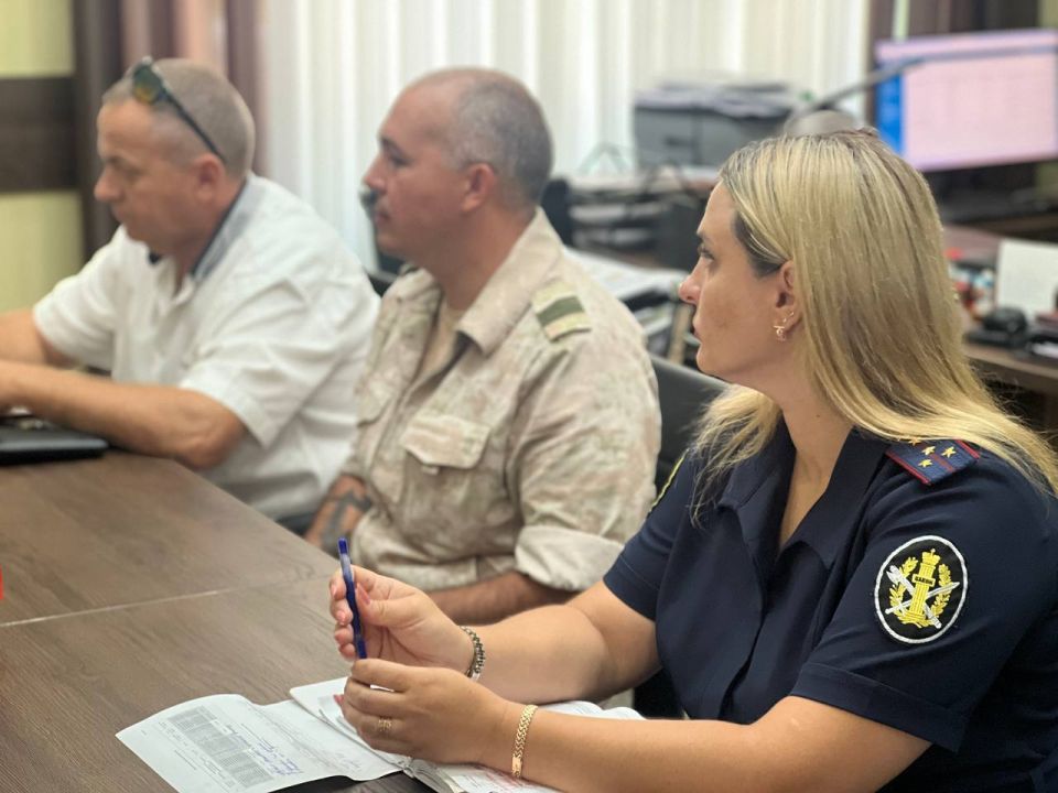 «Обсудили итоги работы, определили планы на текущий период и дальнейшие действия по агитационной работе с жителями. Важно грамотно и компетентно доводить информацию об особенностях военной службы по контракту, социальных... «Обсудили итоги работы, определили планы на текущий период и дальнейшие действия по агитационной работе с жителями. Важно грамотно и компетентно доводить информацию об особенностях военной службы по контракту, социальных...