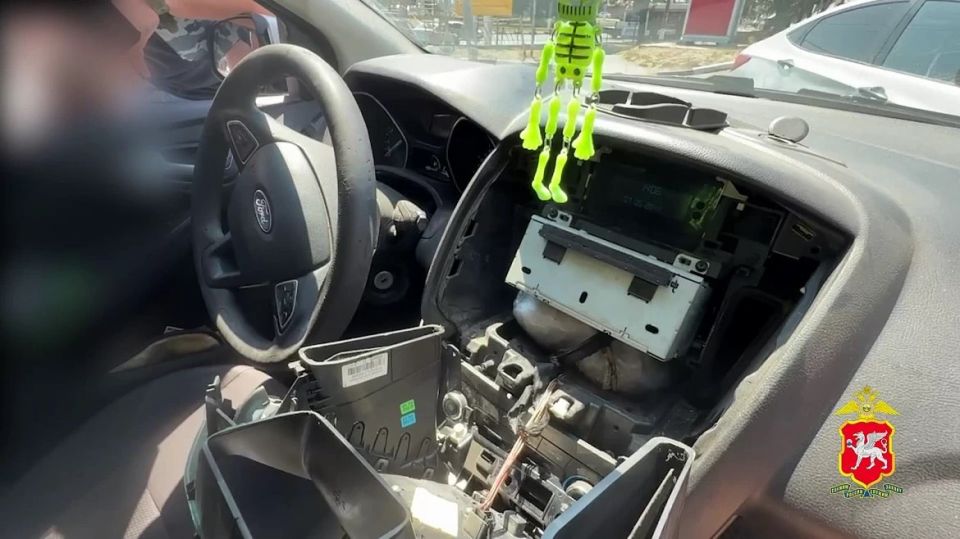 В Симферополе задержан таксист, доставивший из Краснодарского края почти килограмм «соли» В Симферополе задержан таксист, доставивший из Краснодарского края почти килограмм «соли»