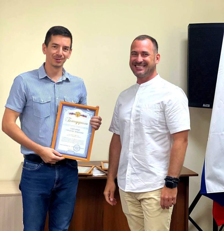В тёплой предпраздничной атмосфере прошло награждение сотрудников Минстроя Крыма и подведомственных организаций – ГКУ РК «ГлавУКС» и ГКУ РК «Инвестстрой» В тёплой предпраздничной атмосфере прошло награждение сотрудников Минстроя Крыма и подведомственных организаций – ГКУ РК «ГлавУКС» и ГКУ РК «Инвестстрой»