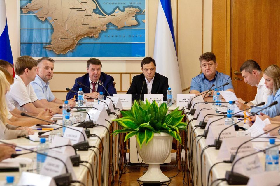 В Госсовете Крыма обсудили стратегию национальной политики РФ до 2036 года В Госсовете Крыма обсудили стратегию национальной политики РФ до 2036 года