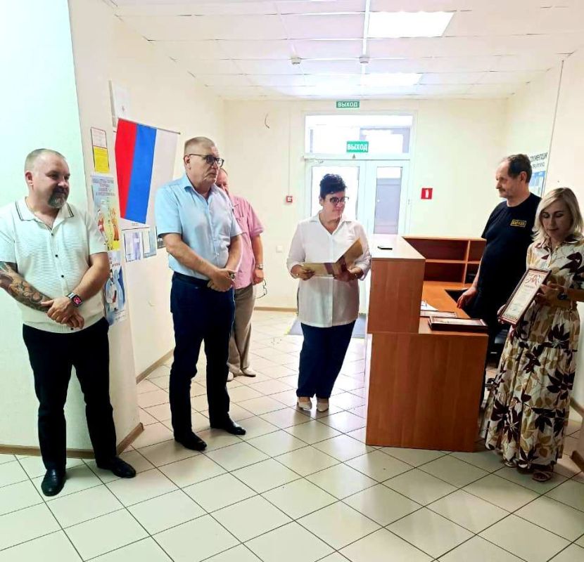 В тёплой предпраздничной атмосфере прошло награждение сотрудников Минстроя Крыма и подведомственных организаций – ГКУ РК «ГлавУКС» и ГКУ РК «Инвестстрой» В тёплой предпраздничной атмосфере прошло награждение сотрудников Минстроя Крыма и подведомственных организаций – ГКУ РК «ГлавУКС» и ГКУ РК «Инвестстрой»
