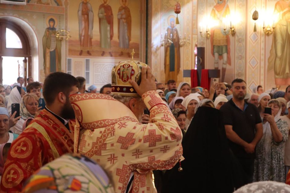 Заехал поздравить настоятельницу Свято-Троице-Параскевиевского Топловского женского монастыря — Игумению Параскеву — с престольным праздником в честь Святой Преподобномученицы Параскевы Римской Заехал поздравить настоятельницу Свято-Троице-Параскевиевского Топловского женского монастыря — Игумению Параскеву — с престольным праздником в честь Святой Преподобномученицы Параскевы Римской