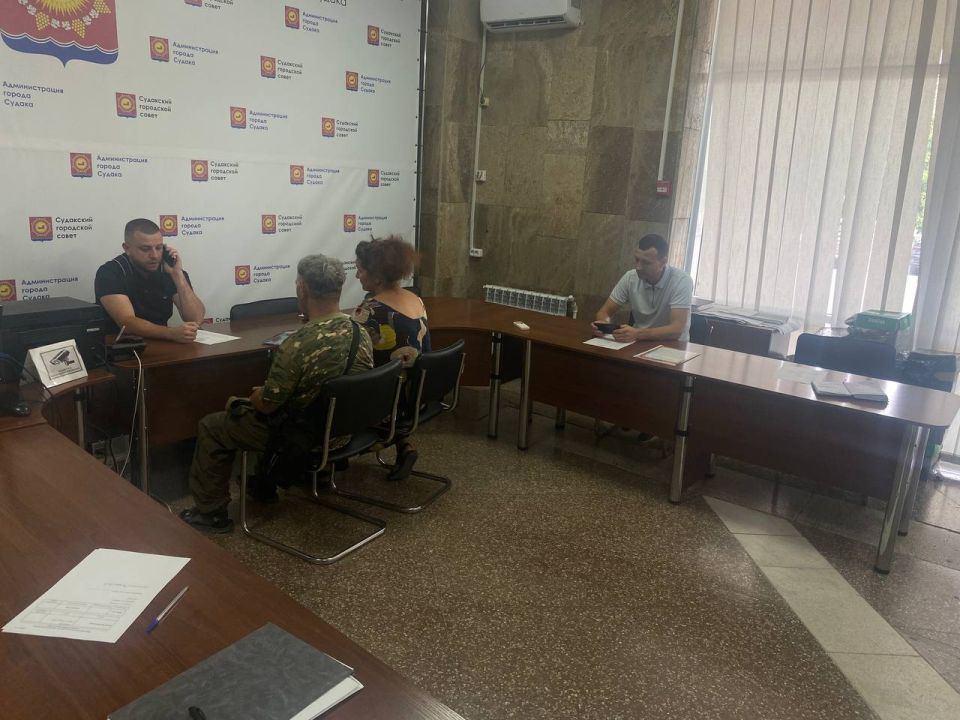 Кирилл Чебышев: В здании администрации Судака состоялся традиционный пятничный приём граждан Кирилл Чебышев: В здании администрации Судака состоялся традиционный пятничный приём граждан