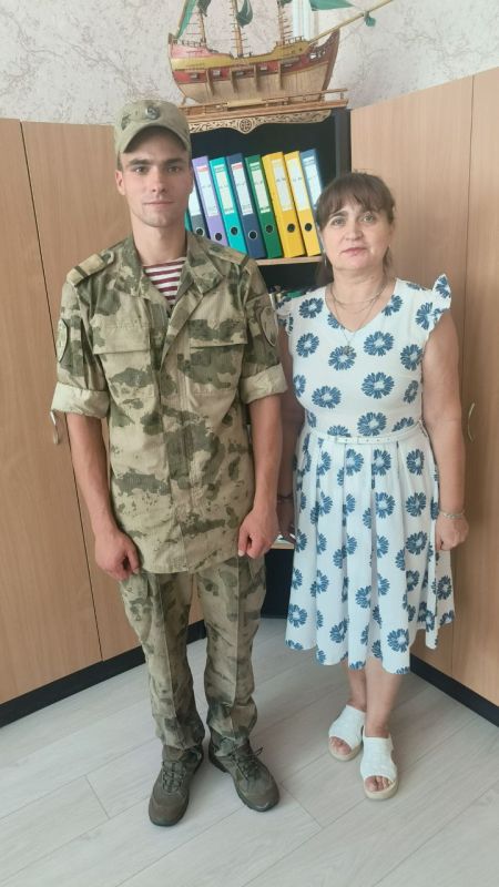 Эммилия Леонова: ГЕРОИ РЯДОМ. Сегодня мы живём в эпоху нового покаления героев! И с каждым днём появляются всё новые имена наших Героев- участников Специальной Военной Операции Эммилия Леонова: ГЕРОИ РЯДОМ. Сегодня мы живём в эпоху нового покаления героев! И с каждым днём появляются всё новые имена наших Героев- участников Специальной Военной Операции