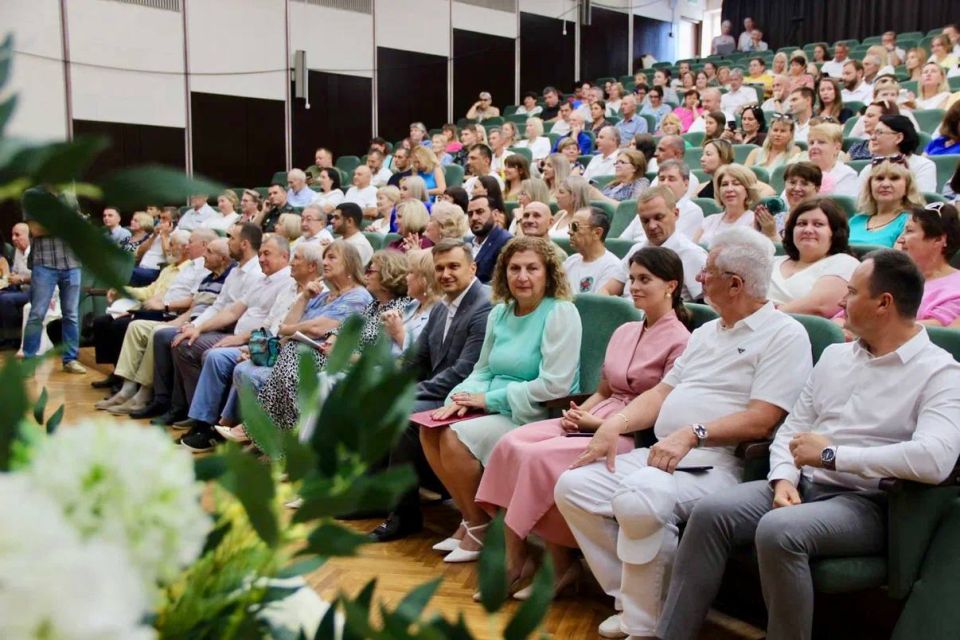 Константин Шимановский: Ялте 187 лет! В преддверии Дня города с главой администрации Ялты Яниной Петровной Павленко поздравили местных жителей с этой знаковой датой! Константин Шимановский: Ялте 187 лет! В преддверии Дня города с главой администрации Ялты Яниной Петровной Павленко поздравили местных жителей с этой знаковой датой!