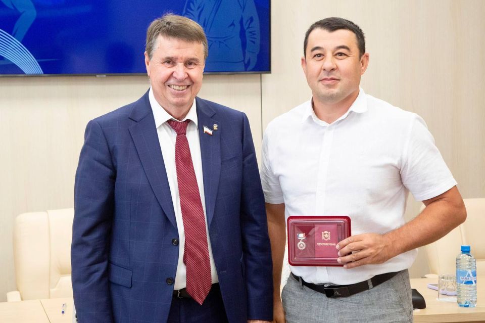 В преддверии Дня физкультурника Сергей Цеков вручил награды крымским спортсменам В преддверии Дня физкультурника Сергей Цеков вручил награды крымским спортсменам