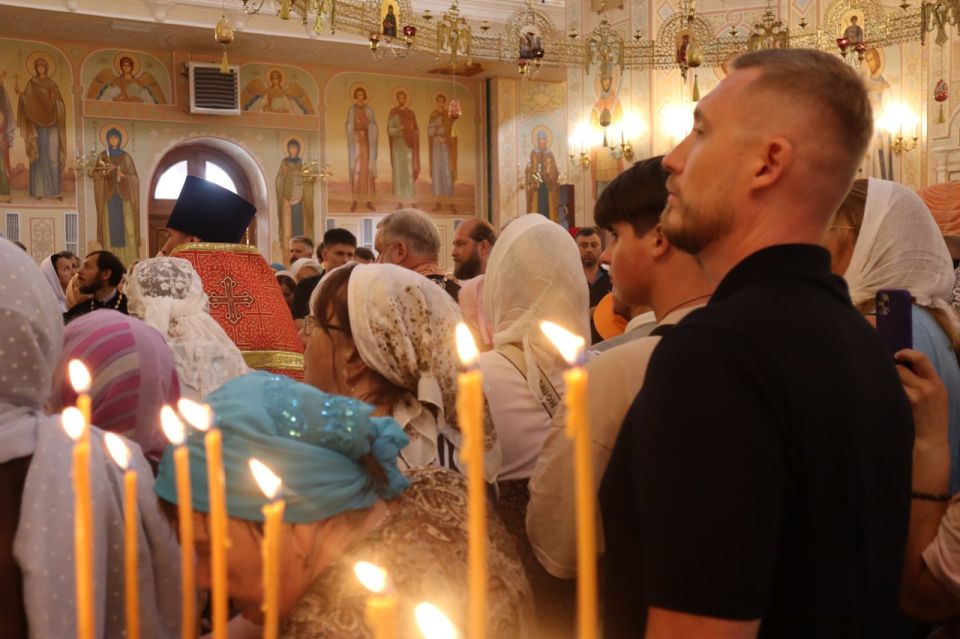 Заехал поздравить настоятельницу Свято-Троице-Параскевиевского Топловского женского монастыря — Игумению Параскеву — с престольным праздником в честь Святой Преподобномученицы Параскевы Римской Заехал поздравить настоятельницу Свято-Троице-Параскевиевского Топловского женского монастыря — Игумению Параскеву — с престольным праздником в честь Святой Преподобномученицы Параскевы Римской