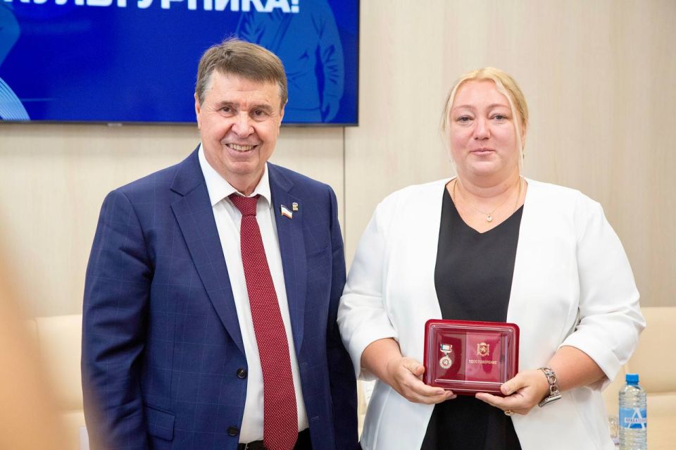 В преддверии Дня физкультурника Сергей Цеков вручил награды крымским спортсменам В преддверии Дня физкультурника Сергей Цеков вручил награды крымским спортсменам