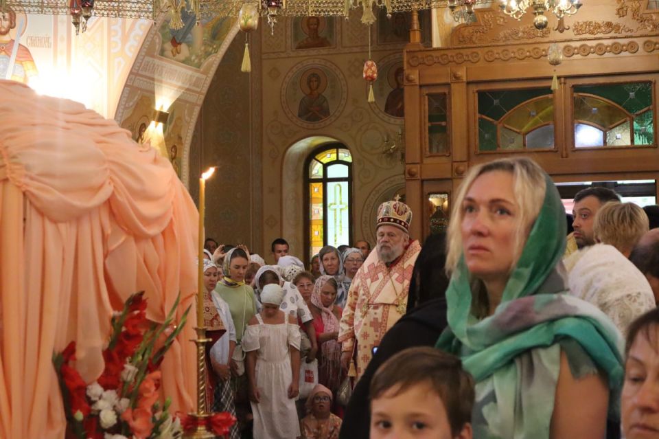 Заехал поздравить настоятельницу Свято-Троице-Параскевиевского Топловского женского монастыря — Игумению Параскеву — с престольным праздником в честь Святой Преподобномученицы Параскевы Римской Заехал поздравить настоятельницу Свято-Троице-Параскевиевского Топловского женского монастыря — Игумению Параскеву — с престольным праздником в честь Святой Преподобномученицы Параскевы Римской