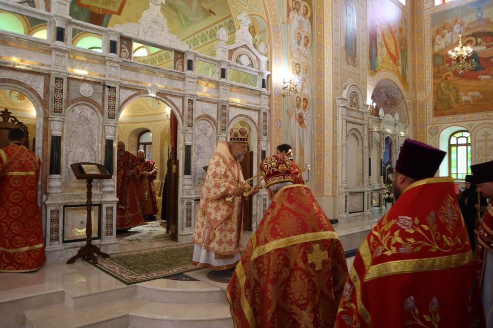Заехал поздравить настоятельницу Свято-Троице-Параскевиевского Топловского женского монастыря — Игумению Параскеву — с престольным праздником в честь Святой Преподобномученицы Параскевы Римской Заехал поздравить настоятельницу Свято-Троице-Параскевиевского Топловского женского монастыря — Игумению Параскеву — с престольным праздником в честь Святой Преподобномученицы Параскевы Римской