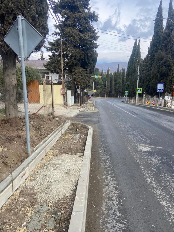 В Крыму завершают ремонт участка дороги Алушта — Судак — Феодосия В Крыму завершают ремонт участка дороги Алушта — Судак — Феодосия