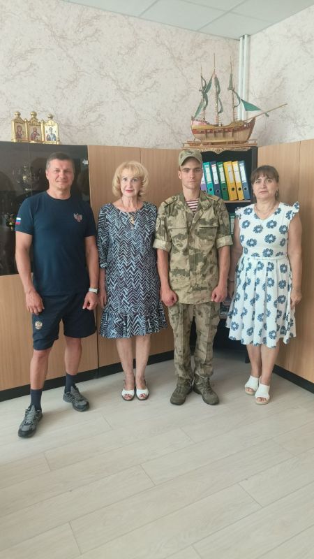Эммилия Леонова: ГЕРОИ РЯДОМ. Сегодня мы живём в эпоху нового покаления героев! И с каждым днём появляются всё новые имена наших Героев- участников Специальной Военной Операции Эммилия Леонова: ГЕРОИ РЯДОМ. Сегодня мы живём в эпоху нового покаления героев! И с каждым днём появляются всё новые имена наших Героев- участников Специальной Военной Операции