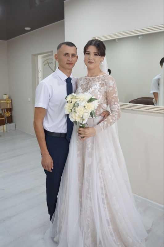 Дорогие друзья! Сегодня мы рады представить вам новую фотогалерею нашей постоянной рубрики «Лучшие молодожены» Дорогие друзья! Сегодня мы рады представить вам новую фотогалерею нашей постоянной рубрики «Лучшие молодожены»