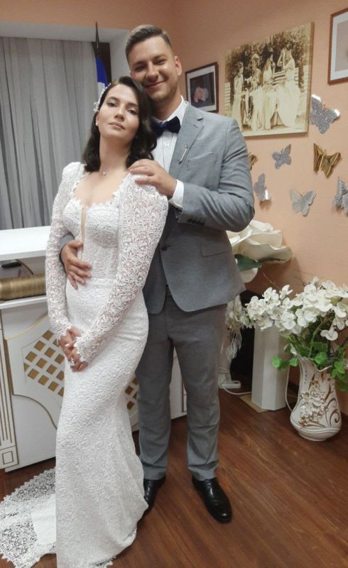 Дорогие друзья! Сегодня мы рады представить вам новую фотогалерею нашей постоянной рубрики «Лучшие молодожены» Дорогие друзья! Сегодня мы рады представить вам новую фотогалерею нашей постоянной рубрики «Лучшие молодожены»