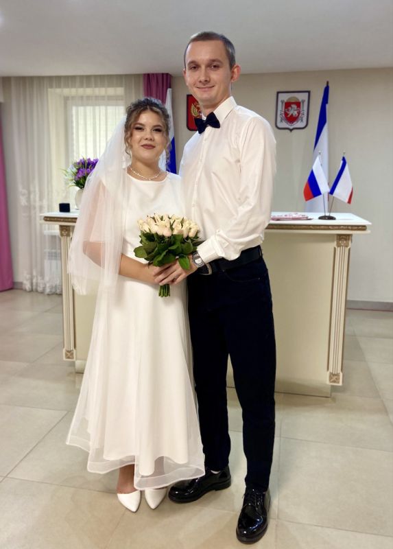 Дорогие друзья! Сегодня мы рады представить вам новую фотогалерею нашей постоянной рубрики «Лучшие молодожены» Дорогие друзья! Сегодня мы рады представить вам новую фотогалерею нашей постоянной рубрики «Лучшие молодожены»