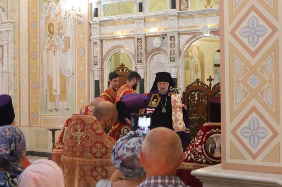 Заехал поздравить настоятельницу Свято-Троице-Параскевиевского Топловского женского монастыря — Игумению Параскеву — с престольным праздником в честь Святой Преподобномученицы Параскевы Римской Заехал поздравить настоятельницу Свято-Троице-Параскевиевского Топловского женского монастыря — Игумению Параскеву — с престольным праздником в честь Святой Преподобномученицы Параскевы Римской