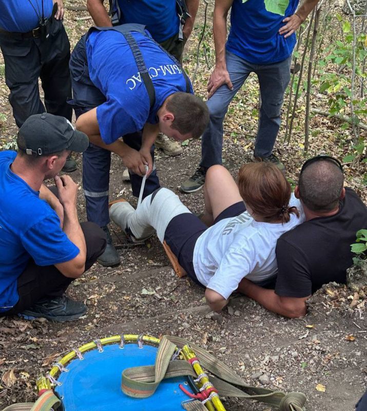 В Бахчисарайском районе спасли женщину, которая травмировала ногу в горах В Бахчисарайском районе спасли женщину, которая травмировала ногу в горах