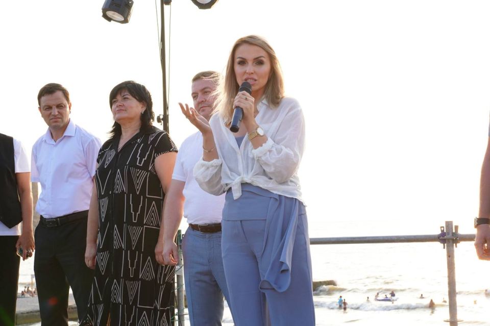 Анастасия Гридчина: Сегодня я с искренней радостью стала частью торжественного открытия межнационального лагеря «Крым собирает друзей» Анастасия Гридчина: Сегодня я с искренней радостью стала частью торжественного открытия межнационального лагеря «Крым собирает друзей»