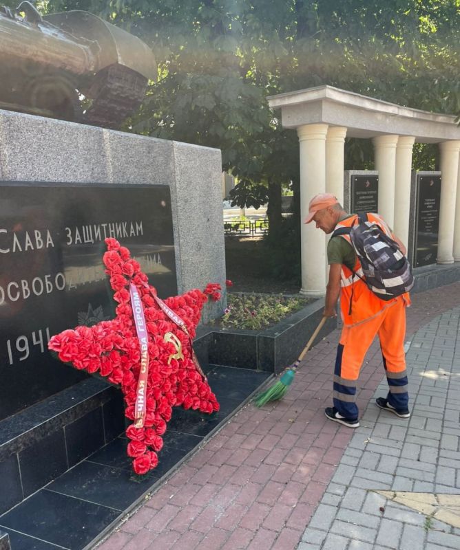 Делаем город комфортнее. Ежедневно, в будни и выходные дни, сотрудники МБУ «Город» обеспечивают чистоту в Симферополе Делаем город комфортнее. Ежедневно, в будни и выходные дни, сотрудники МБУ «Город» обеспечивают чистоту в Симферополе