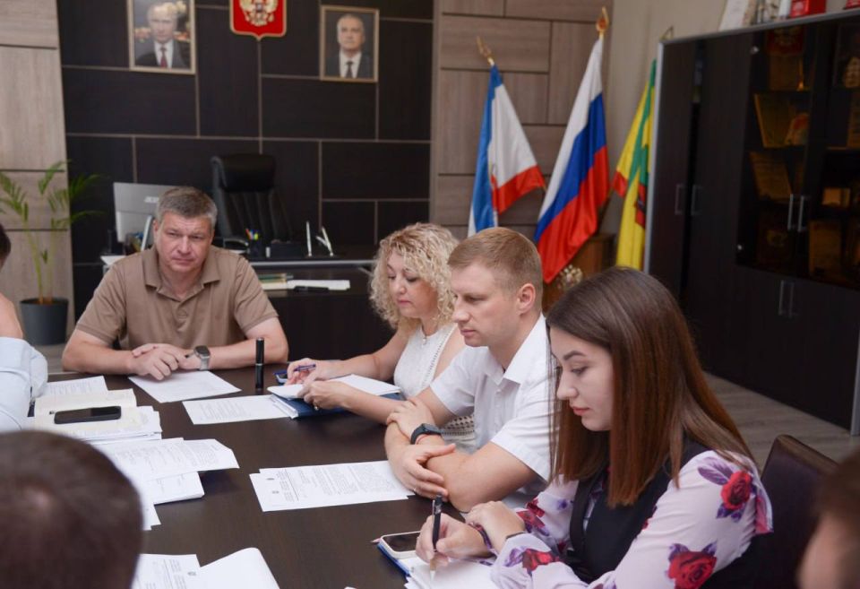 Александр Юрьев: На аппаратном совещании совместно с главой города Галиной Герасимовой и коллегами рассмотрели актуальные вопросы, а также поставили задачи на новую рабочую неделю Александр Юрьев: На аппаратном совещании совместно с главой города Галиной Герасимовой и коллегами рассмотрели актуальные вопросы, а также поставили задачи на новую рабочую неделю