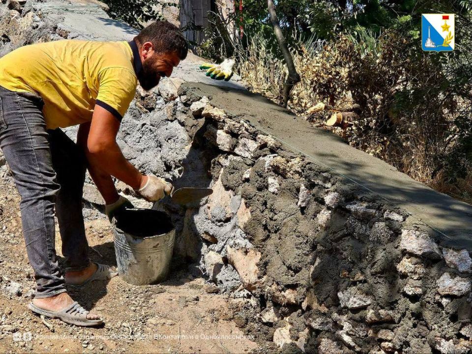 Ремонт лестницы к школе № 40 закончат к 1 сентября Ремонт лестницы к школе № 40 закончат к 1 сентября