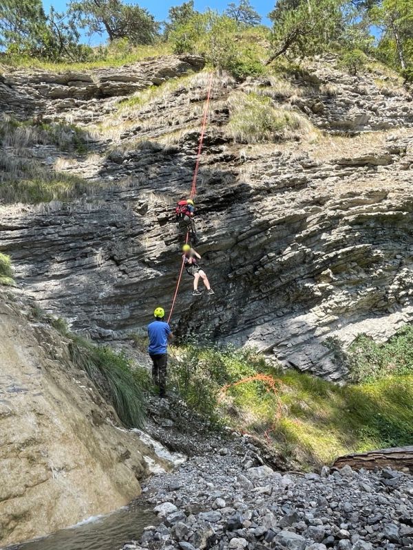 Подростка эвакуировали с 45-метровой высоты в Ялте Подростка эвакуировали с 45-метровой высоты в Ялте