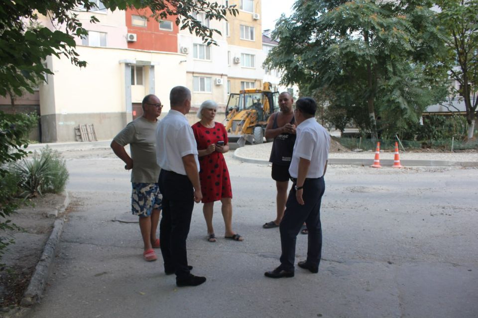 Владимир Ким: В Феодосии продолжаются работы по ремонту междворовых и межквартальных проездов Владимир Ким: В Феодосии продолжаются работы по ремонту междворовых и межквартальных проездов