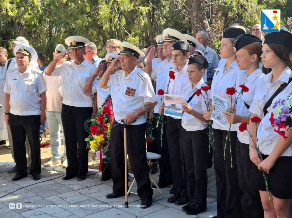 Почтили память погибших моряков подлодки «Курск» Почтили память погибших моряков подлодки «Курск»