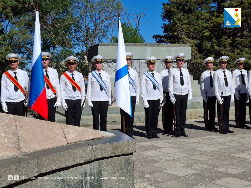 Почтили память погибших моряков подлодки «Курск» Почтили память погибших моряков подлодки «Курск»