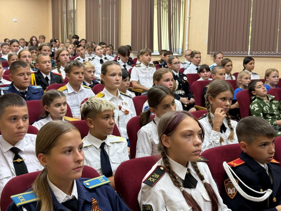 В Крыму прошла традиционная встреча юных кадетов и казаков с Героем России В Крыму прошла традиционная встреча юных кадетов и казаков с Героем России