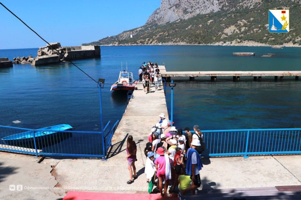 Спасслужба Севастополя научила детей в «Ласпи» основам первой помощи и безопасности на воде Спасслужба Севастополя научила детей в «Ласпи» основам первой помощи и безопасности на воде