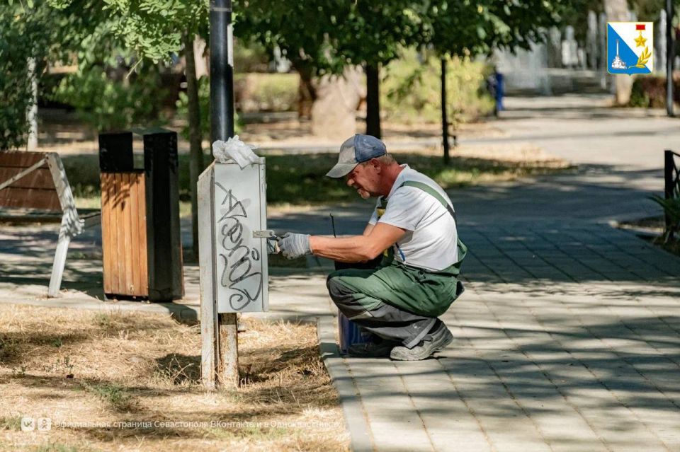 Ухаживаем за сквером 60-летия СССР Ухаживаем за сквером 60-летия СССР