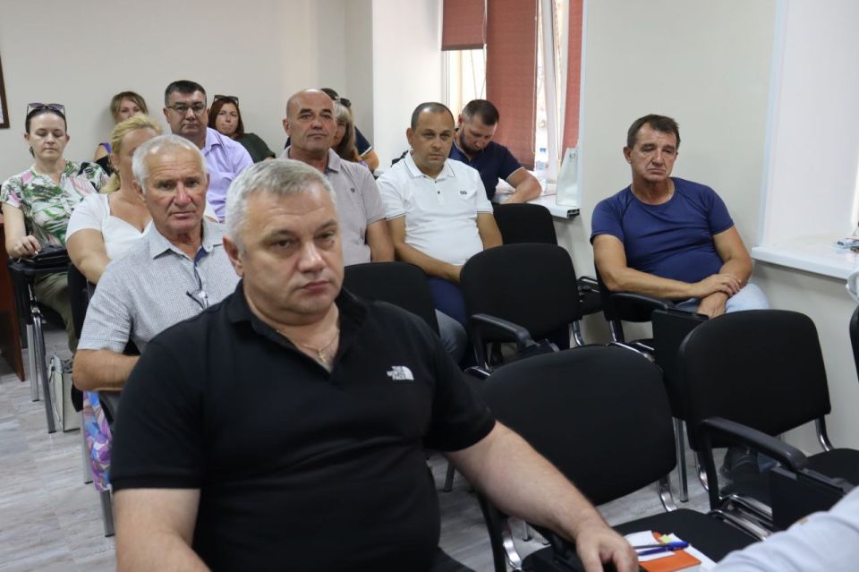 Владислав Хаджиев: Для выполнения задач, поставленных руководством Крыма, систематически проводим совещания с главами администраций сельских поселений Владислав Хаджиев: Для выполнения задач, поставленных руководством Крыма, систематически проводим совещания с главами администраций сельских поселений
