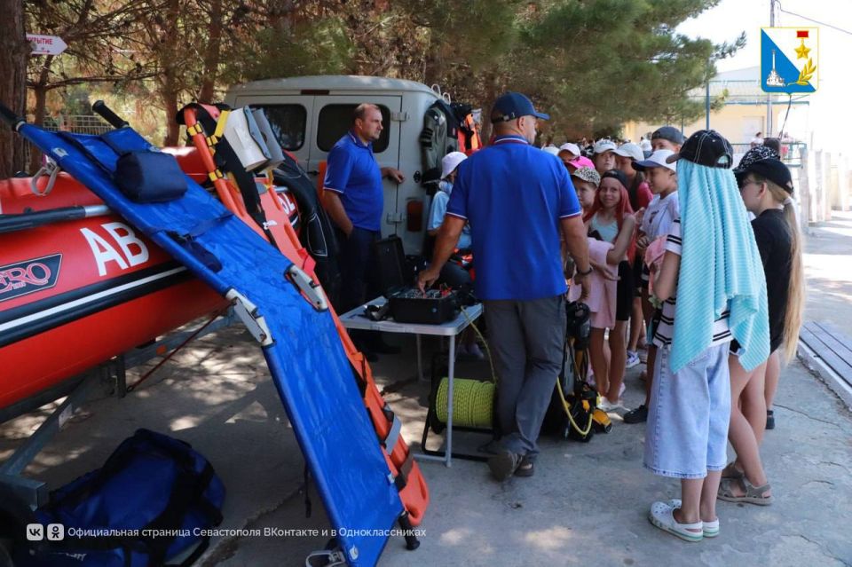 Спасслужба Севастополя научила детей в «Ласпи» основам первой помощи и безопасности на воде Спасслужба Севастополя научила детей в «Ласпи» основам первой помощи и безопасности на воде