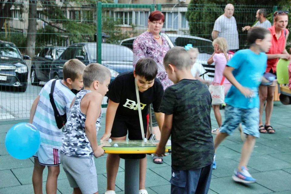 Константин Шимановский: Всё лучшее детям! В районе Найденова, 10 на избирательном округе №3 ярко и вселю прошло открытие детской площадки Константин Шимановский: Всё лучшее детям! В районе Найденова, 10 на избирательном округе №3 ярко и вселю прошло открытие детской площадки