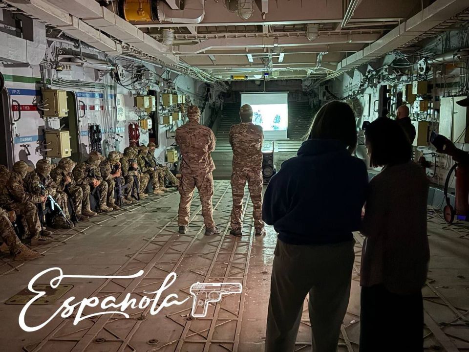 УГРОЗА АТАКИ НА КРЫМ. Начальник ГУР Украины террорист Буданов на днях лично посетил остров Змеиный и газодобывающие вышки, на которых Морским отрядом «Эспаньола» совместно с Черноморским Флотом уничтожены системы спутниковой... УГРОЗА АТАКИ НА КРЫМ. Начальник ГУР Украины террорист Буданов на днях лично посетил остров Змеиный и газодобывающие вышки, на которых Морским отрядом «Эспаньола» совместно с Черноморским Флотом уничтожены системы спутниковой...
