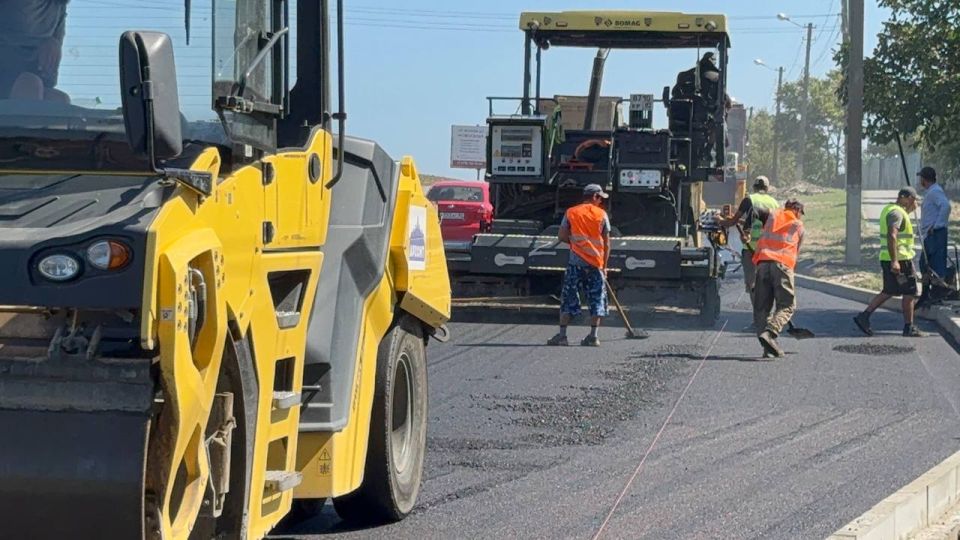 В Керчи завершаются работы в рамках субсидии РК, выделенной на восстановление верхних изношенных слоев дорожного покрытия В Керчи завершаются работы в рамках субсидии РК, выделенной на восстановление верхних изношенных слоев дорожного покрытия