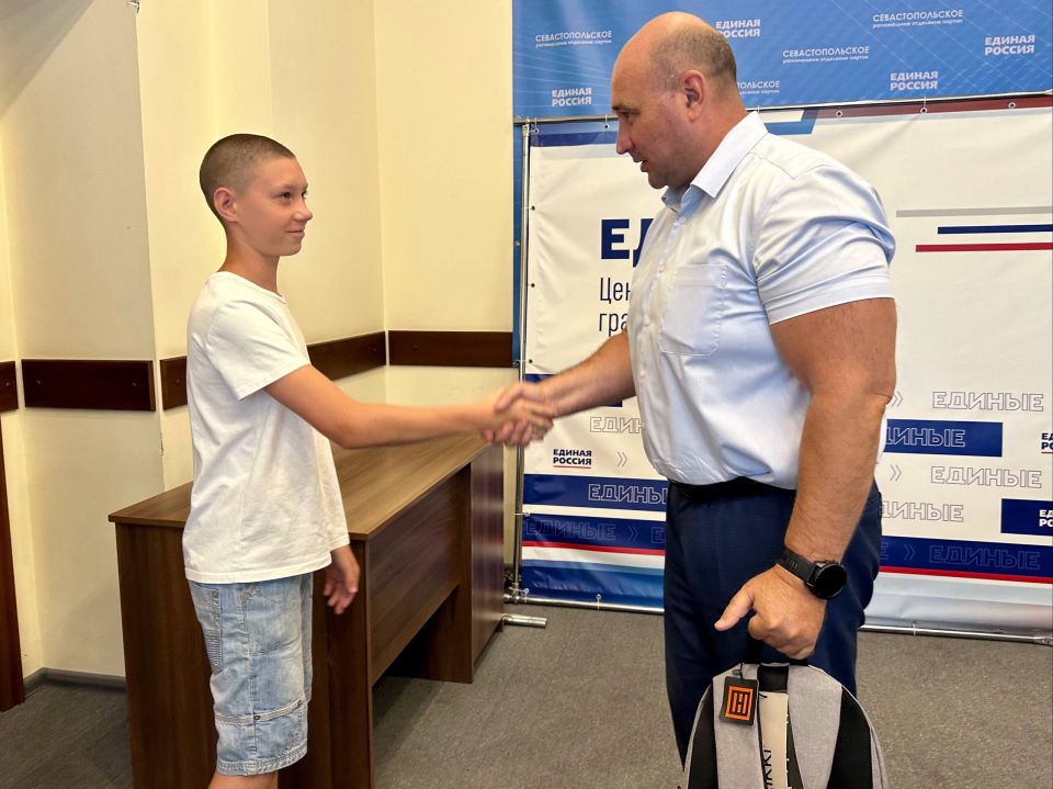 Владимир Немцев: Продолжается акция «Собери ребёнка в школу», которую в преддверии учебного года проводит партия «Единая Россия» Владимир Немцев: Продолжается акция «Собери ребёнка в школу», которую в преддверии учебного года проводит партия «Единая Россия»