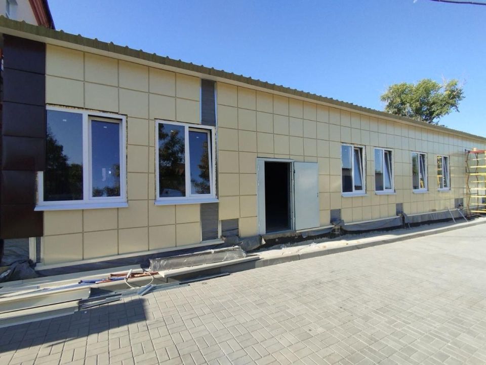 В Крыму продолжается установка модульных пищеблоков в 4-х школах