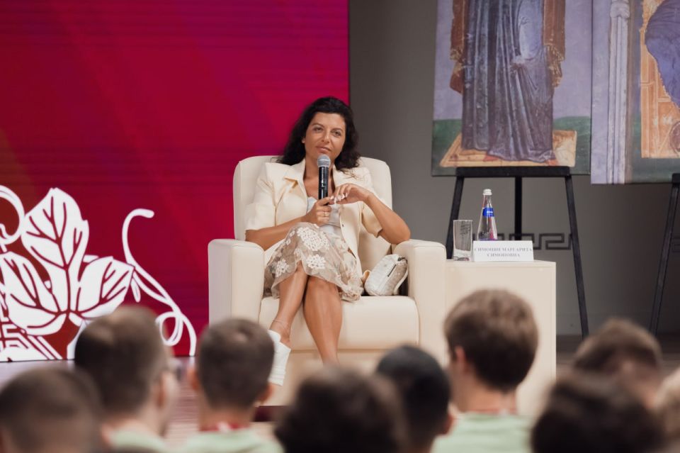 Михаил Развожаев: Семинаристы со всей страны создали 15 просветительских проектов для молодёжи на форуме «Истоки» в Севастополе Михаил Развожаев: Семинаристы со всей страны создали 15 просветительских проектов для молодёжи на форуме «Истоки» в Севастополе