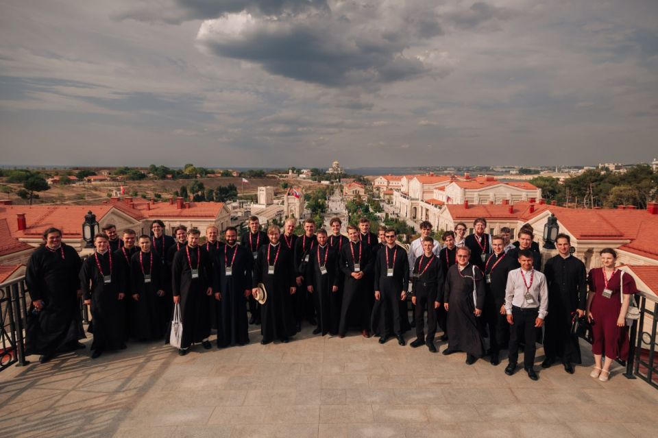 Михаил Развожаев: Семинаристы со всей страны создали 15 просветительских проектов для молодёжи на форуме «Истоки» в Севастополе Михаил Развожаев: Семинаристы со всей страны создали 15 просветительских проектов для молодёжи на форуме «Истоки» в Севастополе