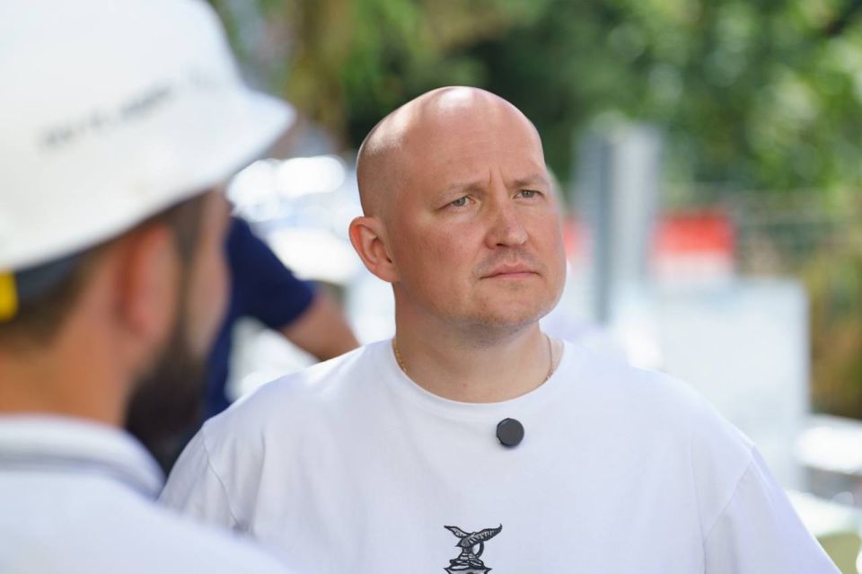 Михаил Развожаев: Накануне работал на одном из самых сложных наших медицинских объектов — в городской больнице №4. Обошёл каждый корпус, пообщался с персоналом и пациентами Михаил Развожаев: Накануне работал на одном из самых сложных наших медицинских объектов — в городской больнице №4. Обошёл каждый корпус, пообщался с персоналом и пациентами