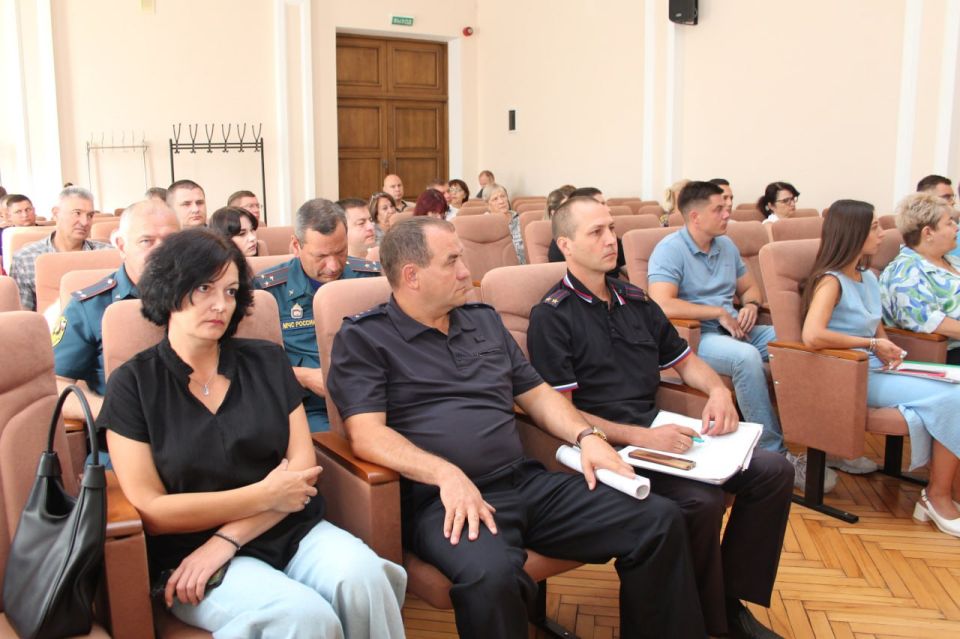В Симферополе состоялось оперативно-хозяйственное совещание, в ходе которого руководители структурных подразделений отчитались о проделанной работе В Симферополе состоялось оперативно-хозяйственное совещание, в ходе которого руководители структурных подразделений отчитались о проделанной работе