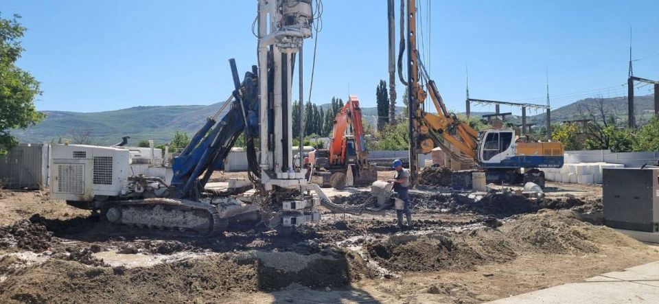 Михаил Развожаев: В Севастополе началось строительство канализационно-насосной станции «Золотая балка» — это важная часть нового Балаклавского канализационного коллектора Михаил Развожаев: В Севастополе началось строительство канализационно-насосной станции «Золотая балка» — это важная часть нового Балаклавского канализационного коллектора