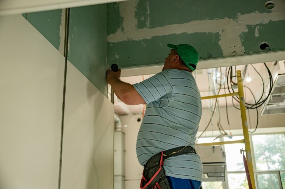 Михаил Развожаев: Заканчивается капитальный ремонт урологического отделения городской больницы №1 Михаил Развожаев: Заканчивается капитальный ремонт урологического отделения городской больницы №1